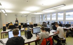 Mittelschule-Computerraum.jpg